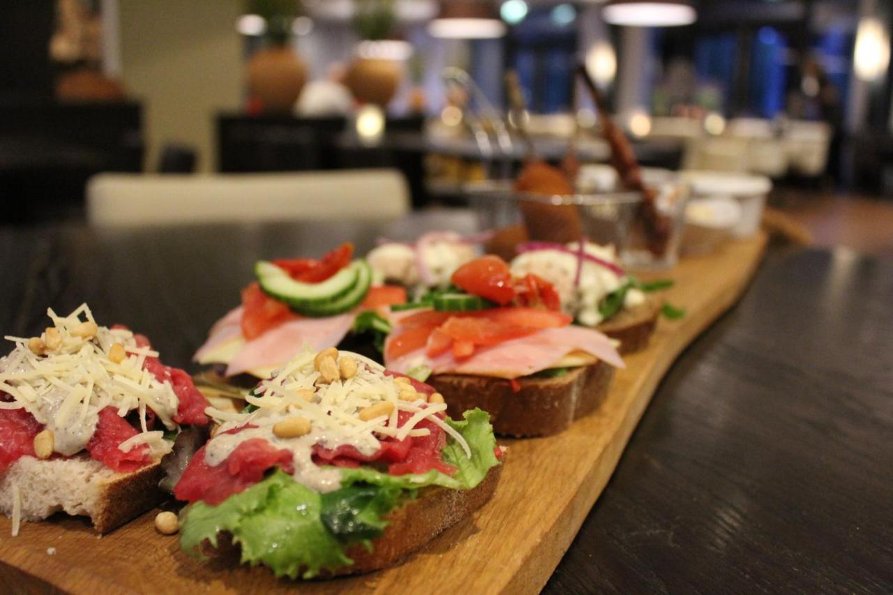 Hotel Restaurant Nederheide Milheeze エクステリア 写真